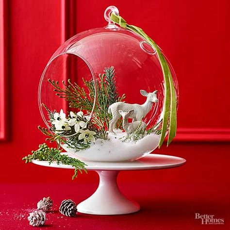 Festive Centerpieces, Christmas Table Centerpieces, Christmas Centerpieces Diy, Christmas Gathering, Pretty Christmas, Easy Christmas Diy, Cake Plate, Christmas Centerpieces, Christmas Table Decorations