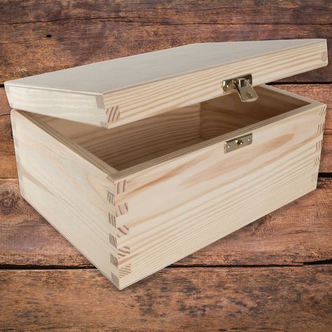 Small Easy Woodworking Projects Diy Wood Box With Lid, Wooden Furniture Plans, Small Easy Woodworking Projects, Wood Box Design, Wooden Box Diy, Keepsake Storage, Wooden Box With Lid, Gift Crates, Chest Storage