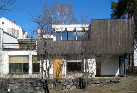 House With Art Studio, Alvar Aalto House, Aalto House, Modern Beach Houses, Aalto Architecture, Villa Mairea, Alvar Aalto Architecture, Alvar Alto, Iconic Houses