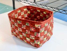 Picture of Bind the Basket Top Diy Woven Basket, Fabric Basket Tutorial, Fabric Storage Cubes, Sewing Products, Candy Snacks, Sac Diy, Storage Cubes, Fabric Storage Baskets, Reunion Ideas