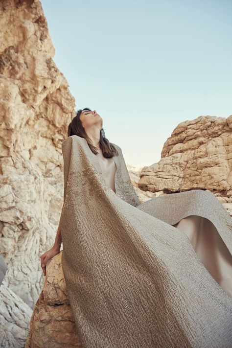 Kimono Coat, Photo Reference, Fashion Shoot, Marrakech, Ramadan, Burlap Bag, Fashion Photography, Outfit Inspirations, Black And White