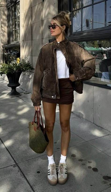 Chic Put Together Outfits, Spring City Outfits New York, Cool Girl Fashion Aesthetic, Hangout Outfit Ideas Casual, Cool Dinner Outfit, Spring Cool Girl Outfits, Tourist Day Outfits, Cool Girl Casual Outfits, Casual Cool Girl Outfits