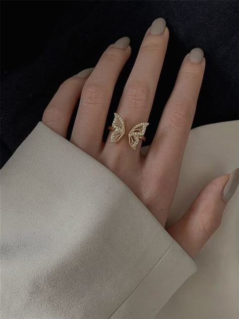 Hand Jewelry Rings, Rings Etsy, Dainty Rings, Pretty Jewelry Necklaces, Gold Rings Fashion, Diamond Jewelry Designs, Jewelry Accessories Ideas, Girly Accessories, Butterfly Ring