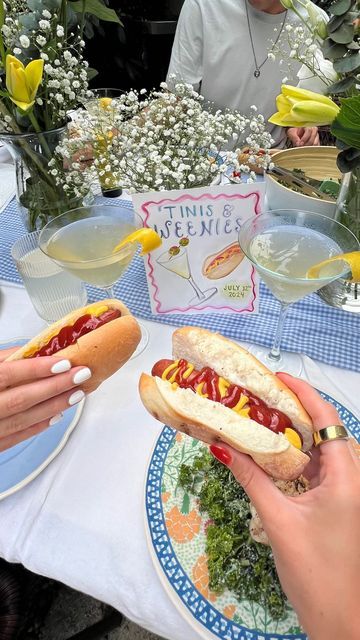 Claudia Harrington on Instagram: "‘Tinis & Weenies!🍸🌭  #dinnerpartyidea #tinisandweenies #summerdinnerparty #easydinneridea #martini #hotdog #summergrilling" Sweet Martini, 21st Birthday Themes, Martini Party, Cute Birthday Ideas, Dinner Party Summer, Dinner Party Themes, Pre Party, Half Birthday, 29th Birthday