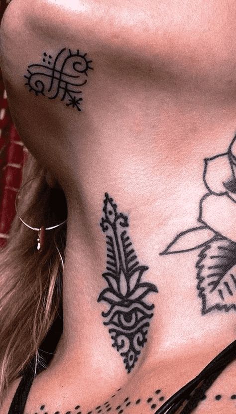 Chin Tattoo Design Images (Chin Ink Design Ideas) Face Ornament Tattoo, Symmetrical Neck Tattoos Women, White Ink Neck Tattoo, Neck Tattoo Font, Under The Chin Tattoo Woman, Ornamental Throat Tattoo, Under The Chin Tattoo, Sammi Core, Chin Tattoo Woman