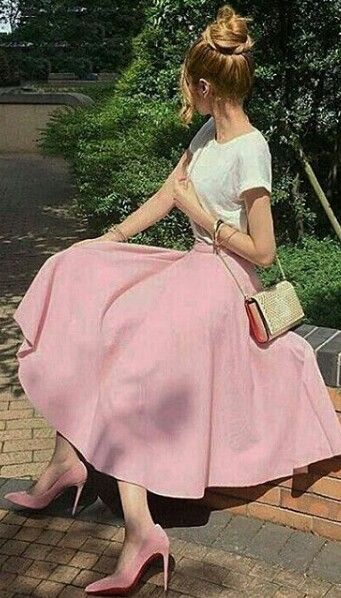 @irenaodynets Rok Outfit, Classy Skirts, Rock Outfit, Outfit Trends, Pink Skirt, Inspired Outfits, Pink Shoes, Mode Vintage, Ladies Dress Design