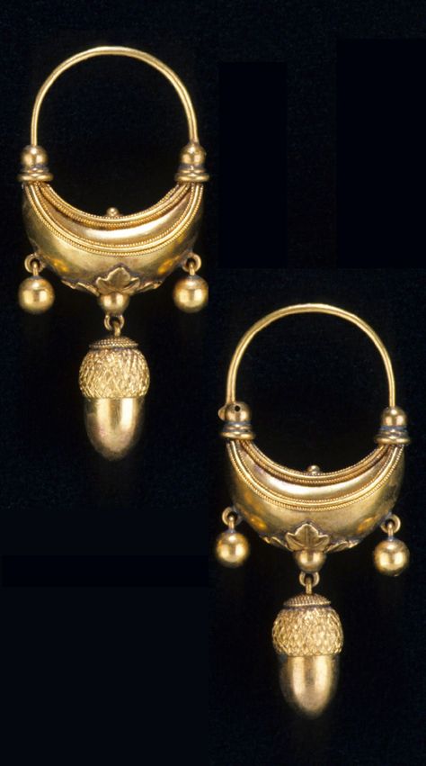 Castellani - A pair of antique gold earrings, Rome, Italy, 1850-60. Length 4.8cm. #Castellani #antique #earrings Ancient Jewels, Antique Gold Earrings, Bijoux Art Nouveau, Roman Jewelry, Ancient Jewellery, Buy Gold Jewelry, Handmade Gold Jewellery, Antique Engagement Ring, Antique Gold Jewelry