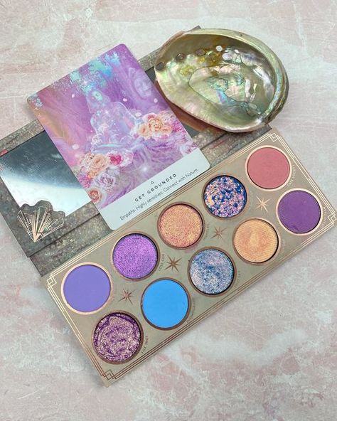 Unique Makeup Palette, Mermaid Eyeshadow Palette, Custom Makeup Palette, Cool Makeup Pallets, Etsy Makeup, Makeup Pallettes, Custom Eyeshadow Palette, Colorful Eyeshadow Palette, Makeup Packaging