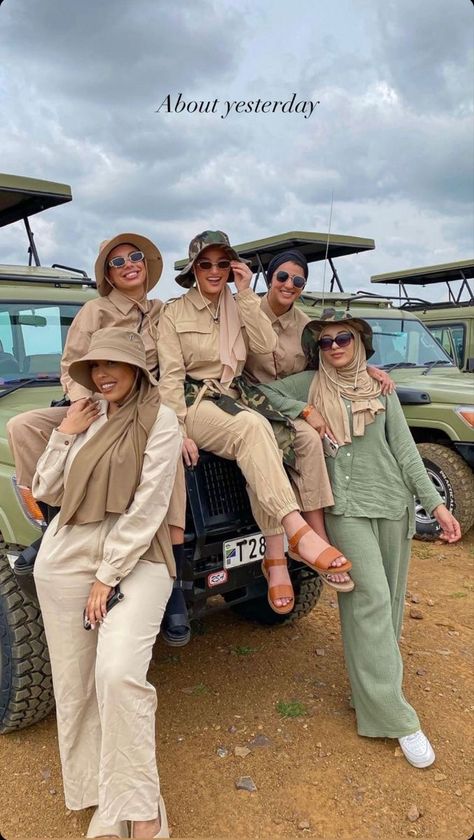 Safari Outfit Women Africa Chic, Hijab Travel Outfits, Safari Theme Outfit, Safari Photoshoot, Desert Safari Outfit, Modest Vacation Outfits, Hijabi Photography, Desert Outfit Ideas, Safari Outfit Women