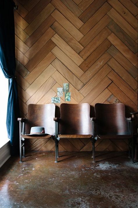 INSPIRING CHEVRON AND HERRINGBONE PATTERNED WOOD DESIGNS - reSAWN TIMBER co. Wooden Paneling, Herringbone Hardwood Floors, Timber Feature Wall, Deco Cinema, Ceiling Classic, Herringbone Wall, Timber Walls, Fa Fal, Into The Wood