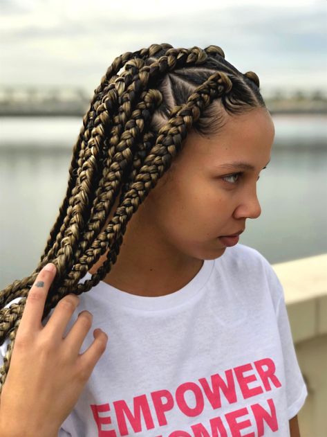 Jumbo sized Box Braids - Blonde Box Braids - Protective Style #LongBoxBraids #LongBoxBraids Fun Braids, Hairstyles French, Braids Blonde, Hairstyle Braid, Triangle Box Braids, Big Box Braids, Blonde Box Braids, Short Box Braids, Jumbo Box Braids