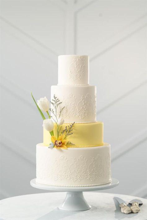 Sparklers, florals, delicious cake, and details to make anyone’s heart excited for spring. Textured Wedding Cake, Yellow Rose Wedding, Chic Wedding Inspiration, Textured Wedding Cakes, Yellow Wedding Cake, Industrial Wedding Inspiration, Yellow Wedding Inspiration, Wedding Cake Cookies, Boho Wedding Cake