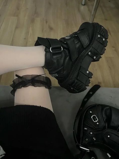 New Rocks, New Rock Boots, Goth Shoes, Black Platform Boots, Shoes Teen, New Rock, Dream Shoes, Grunge Outfits, Look Cool