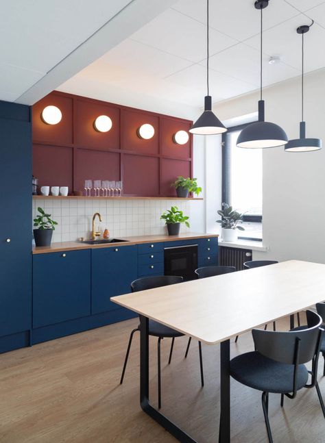 Office Kitchen Break Room, Break Room Design, Office Kitchenette, Office Goals, Decor Kitchen Ideas, Office Break Room, Navy Blue Kitchen, Office Pantry, Teachers Lounge