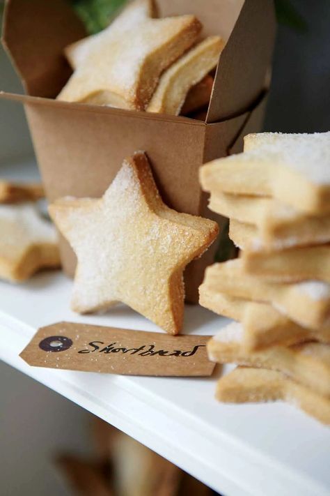 Tender and delicate and buttery and spectacularly simple, just as classic shortbread cookies ought to be. #baking #shortbread #cookies #christmas Gifting Cookies, Weekend Baking, Short Bread, Christmas Shortbread, Bread Cookies, Christmas Biscuits, Easy Diy Christmas Gifts, Shortbread Cookie Recipe, Christmas Gifting