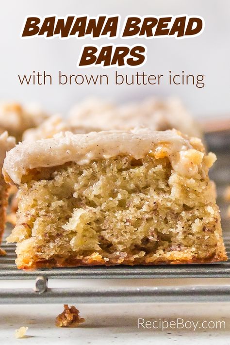 Banana Bread Bars with Brown Butter Icing recipe from RecipeGirl.com Banana Bars With Brown Butter Frosting, Banana Bars Recipe, Banana Bread Recipe Easy Moist, Banana Bread Brownies, Banana Bread Bars, Homemade White Bread, Banana Bars, Gluten Free Banana Bread, Easy Banana Bread Recipe