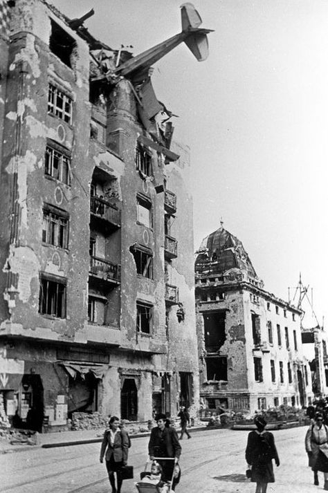 Berlin 1945, Germany Ww2, Ww2 Photos, Wwii Photos, Military Photos, History Photos, Sanya, Aircraft Design, March 1