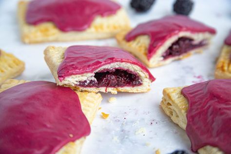 Blackberry Hand Pies - Bakes by Brown Sugar Blackberry Hand Pies, Blackberry Glaze, Buttery Pie Crust, Hand Pie Recipes, Hand Pie, Good Pie, Homemade Pastries, Summer Dessert Recipes, Hand Pies