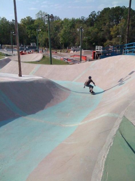 |Kona Skatepark| 🔹🔷 . . . #kona #konaskatepark #skatepark #skatespot #skatelife #skateanddestroy #skater #skateeverydamnday #skateboard #skateordie #sk8 #skateboarding #skating #skateboarder #skateboards #skatephotoaday #sk8ing #skatecrunch #skaterguy #skatergirl #skatefam #skateshop #skate Backyard Skatepark, Skatepark Design, Skate Ramp, Skateboard Ramps, Urban Playground, Skateboard Park, Mavericks Surfing, Skate Photos, Sport Park