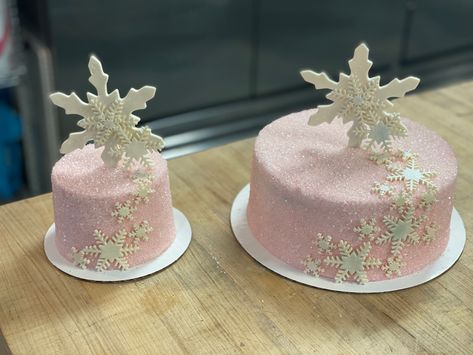 Snowflake Cake Pink, Smash Cake Winter Onederland, Pink Winter Onederland Cake, Winter Wonderland Smash Cake Girl, Winter Cake Smash Girl, Winter Wonderland First Birthday Cake, Winter Onederland Cake Ideas, Winter Smash Cake Girl, Winter Onederland Smash Cake Girl