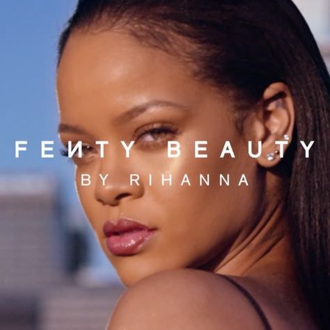 Galaxy Eyeshadow, Rihanna Makeup, Rihanna Fenty Beauty, Good Girl Gone Bad, Perfume Reviews, Peinados Recogidos, Beauty Ad, Rihanna Fenty, Celebrity Beauty