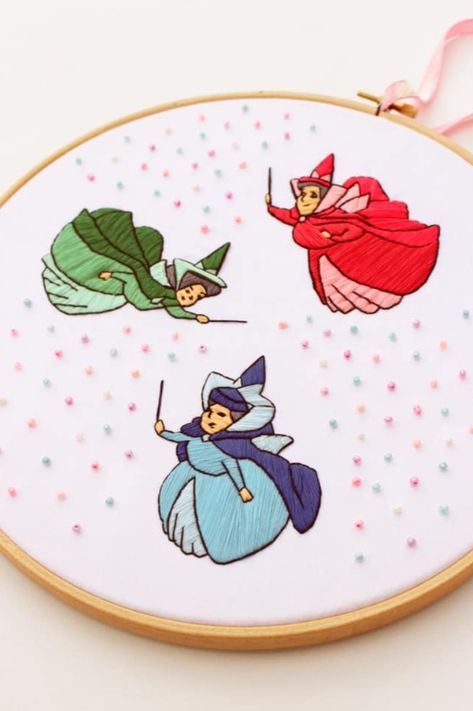 Sleeping Beauty Embroidery, Stitch Embroidery Disney, Disney Embroidery Patterns, Fairies From Sleeping Beauty, Three Fairies, Disney Embroidery Designs, Embroidery Disney, Fairy Embroidery, Disney Embroidery