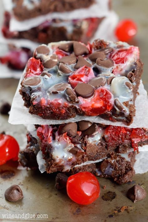 These Chocolate Covered Cherry Magic Bars and their brownie base are the delicious candy made into a decadent dessert! Cherry Magic Bars, Cherry Brownies, Chocolate Covered Cherry, Magic Cookie Bars, Magic Bars, Cake Mug, Cherry Cherry, Cherry Magic, Mexican Casserole