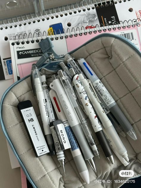 Pencil Case Aesthetic, School Bag Organization, Muji Pens, Studying Stationary, Cute Stationary School Supplies, Frixion Pens, Cute School Stationary, Effective Study Tips, Study Stationery