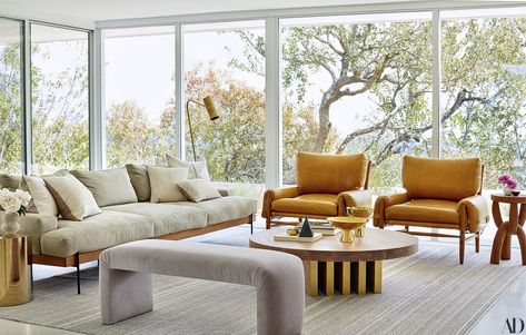 Inside Mandy Moore's Pasadena Home Photos | Architectural Digest Moore House, Interior Livingroom, 1950s House, Midcentury Home, Design Salon, Home Luxury, Mandy Moore, Graphic Design Studio, Decor Minimalist