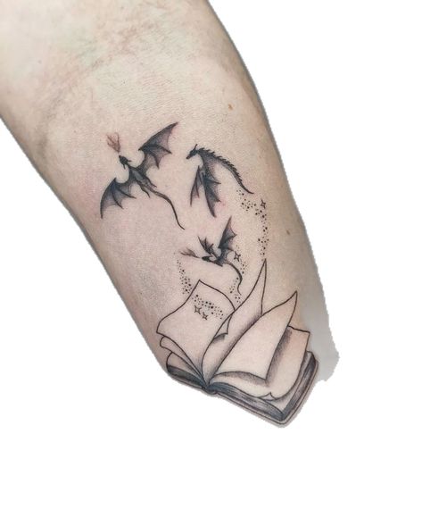 Book Dragon Tattoo, Reader Tattoo, Book Inspired Tattoos, Tato Naga, Small Dragon Tattoos, Bookish Tattoos, Dragon Tattoo For Women, Fantasy Tattoos, Magic Tattoo