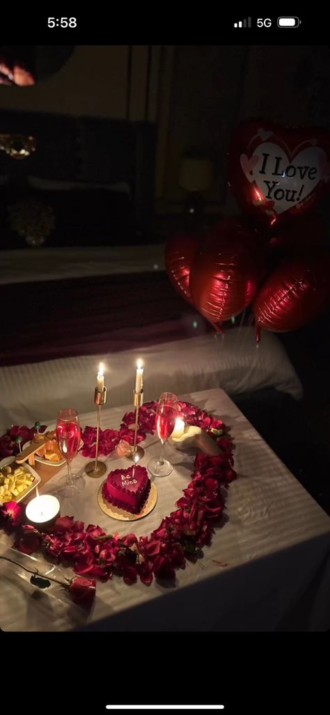 Birthday Decoration For Him At Home, Birthday Party Decorations For Boyfriend, Girlfriend Birthday Ideas Romantic, Couple Birthday Decoration Ideas, Birthday Ideas For Husband Surprise, Romantic Ideas For Boyfriend, Aniversary Ideas Couple Aesthetic, Husband Surprise Ideas Romantic, Fall Anniversary Ideas