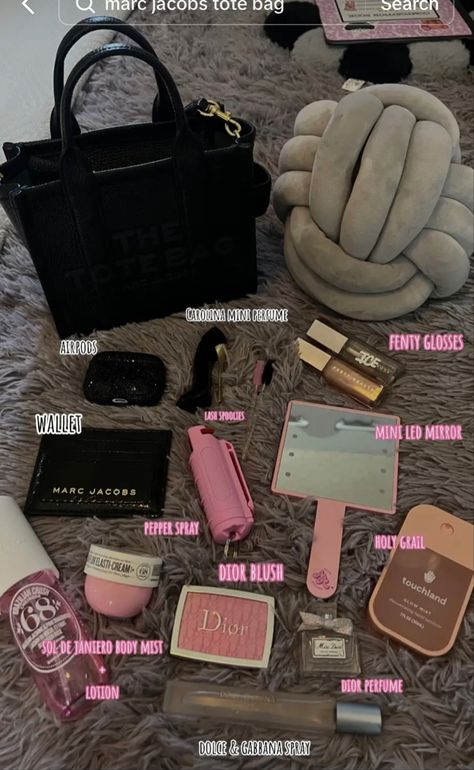 Stuff To Put In Purse, What’s In Your Purse, What's In My Work Bag, Purse Checklist, What’s Inside My Bag, What’s In My Bag School, What To Keep In Your Purse, What’s In My Purse, Purse Must Haves Items