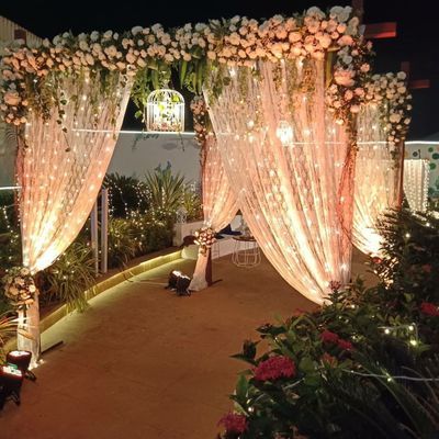 Engagement Decorations At Garden, Wedding Hall Entry Decoration, Mandap Decor Night Indian Weddings, Night Wedding Reception Indoor, Sangeet Entrance Decor Outdoor, Reception Stage Decor Outdoor Night, Outdoor Engagement Decorations, Wedding Hall Entrance Decorations, Entry Wedding Decor