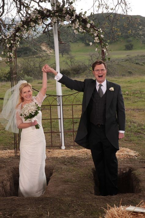 View photos from The Office The Wedding of Dwight and Angela on NBC.com. Angela The Office, The Office Finale, Dwight And Angela, Damien Chazelle, Best Tv Couples, The Office Show, Office Tv, Office Memes, Office Wallpaper