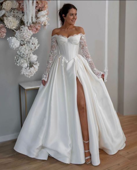 Long Sleeve Deep V Wedding Dress, Curvy Bride Wedding Dress, Wedding Dresses Curvy Bride, Glitter Wedding Dress, Long Sleeve Bridal Gown, Pretty Wedding Dresses, Fancy Wedding Dresses, Cute Wedding Dress, Sweetheart Wedding Dress