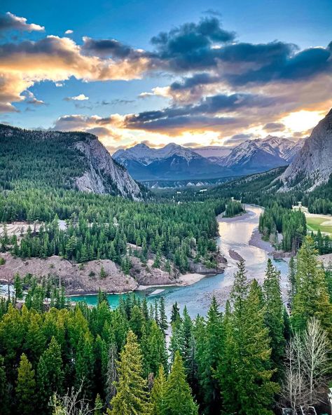 Canada Saskatchewan, River Aesthetic, Canadian Lakes, Books 2023, Dreamy Destinations, River Pictures, Landscape Reference, America Images, Southern Alberta