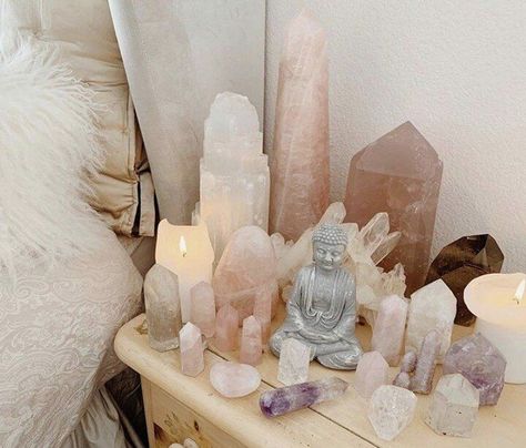 Crystal Healing Room, Crystal House, Healing Crystals Decor, My Own Space, Crystal Room Decor, Crystal Room, Healing Room, Meditation Corner, Crystal Altar