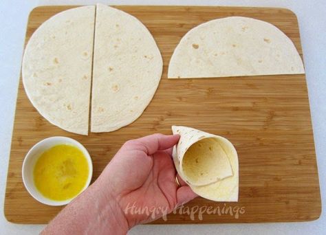 How to make baked tortilla cones Tortilla Cones, Pizza Cone Recipe, Steak And Peppers, Soft Flour Tortillas, Bread Cones, Tortilla Cups, Pizza Cones, Beef Wraps, Philly Steak