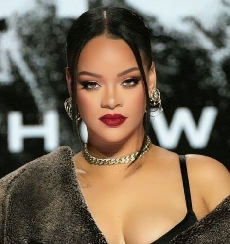 kpMina3 (@Kpmeenadausa) on X Celebrity Crush Woman, Rihanna Aesthetic Wallpaper, Rihanna Makeup Looks, Rhianna Aesthetic, Rhianna Makeup, Beauty Aesthetic Makeup, Rihanna Icon, Hairstyles Wallpaper, Rihanna Jewelry