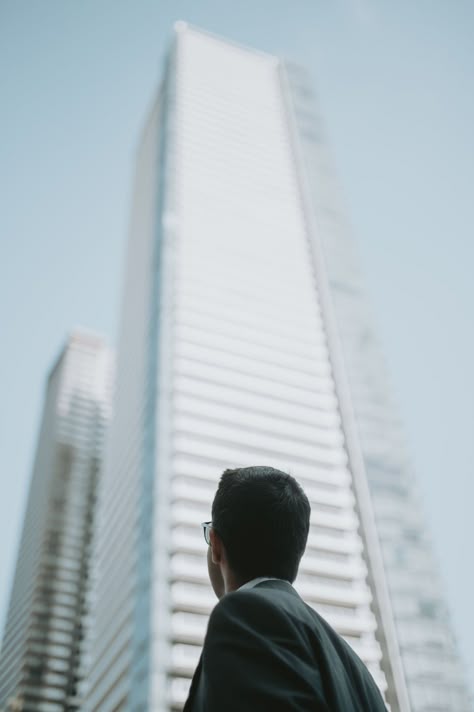 Looking Up At Skyscrapers, High Building View Down, Looking Up At Buildings, Someone Standing Back View, Man Looking Up Reference, People Looking Up, Look Up Pose, Poses Back View, Person Looking Up