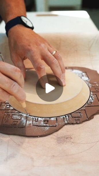 How To Make Pottery Plates, Gr Pottery Form Ideas, How To Make A Clay Plate, Quirky Pottery Ideas, Hand Formed Pottery, Gr Pottery Forms, Pottery Stamps Ideas, Kids Pottery Projects, Hand Built Pottery Ideas For Beginners