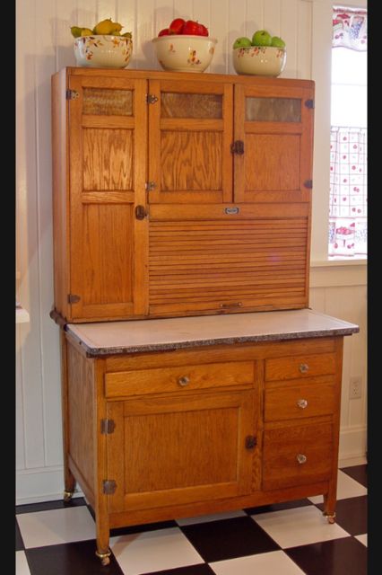 Hoosier Cabinet.... I have this one and I love it!!! Antique Hoosier Cabinet, Vintage Kitchen Cabinets, Kitchen Cabinet Accessories, Hoosier Cabinets, Hoosier Cabinet, Book Cabinet, Mine Mine, Old Cabinets, Cabinet Accessories