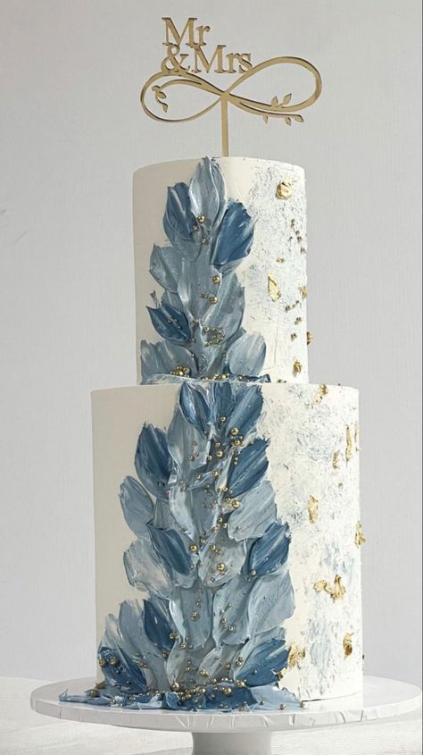 Light Blue Wedding Cake, Ice Blue Weddings, White And Gold Wedding Cake, Blue Wedding Decorations, Blue Bridal Shower, Dream Wedding Cake, Light Blue Wedding, Tiered Cake, Wedding Cakes Blue