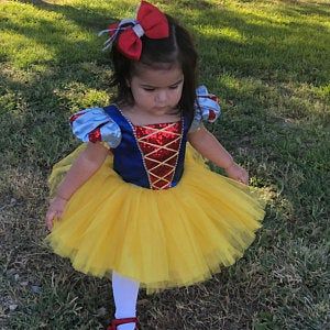 Snow White Costume Toddler, Snow White Costume Kids, White Birthday Dress, Snow White Tutu, Snow White Halloween Costume, White Party Theme, Snow White Dress, Snow White Dresses, Snow White Costume