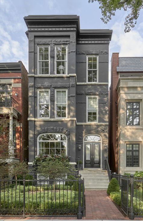 Brownstone Homes, Townhouse Exterior, Chicago House, Townhouse Designs, Narrow House, Luxe Interiors, Row House, City House, Sims House