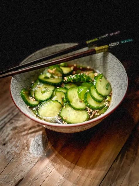 Pickled Cucumber Recipe, Japanese Cucumber Salad, Easy Pickle, Japanese Cucumber, Japanese Pickles, Poke Bowl Recipe, Pickled Cucumber, Quick Pickled Cucumbers, Cucumber Recipes Salad