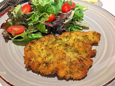 Crispy on the outside and tender inside, this quick and tasty recipe is perfect when time is in short supply. Asian Pork Tenderloin, Veal Milanese, Milanese Recipe, Veal Saltimbocca, Goose Recipes, Veal Cutlet, Asian Pork, Just A Pinch Recipes, How To Cook Beef