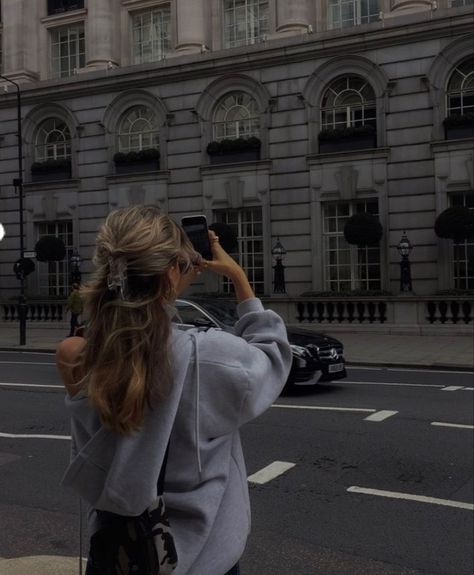 London Instagram Pictures Winter, London Ig Pics, London Astethic, London Instagram Story, London Pictures Ideas, Self Foto, London Aesthetic Outfits, England Outfits, Photoshoot London