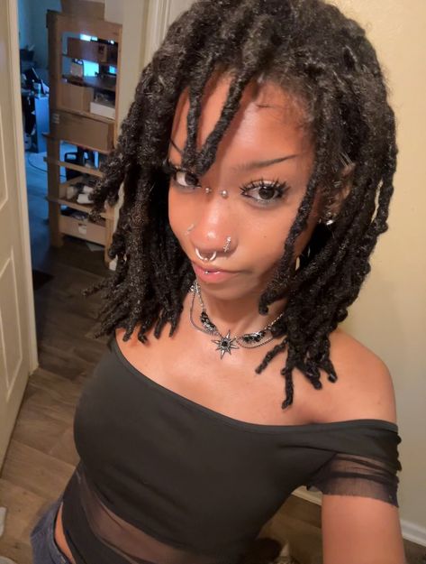 ri (@elvkel) on X Loc Styles Two Buns, Loc Mullet Black Women, Short Soft Locs With Color, Dreads On Women, Woman Locs Hairstyles, Bubble Locs, Claw Clip Hairstyles Locs, Dyed Tips Locs, Alt Locs