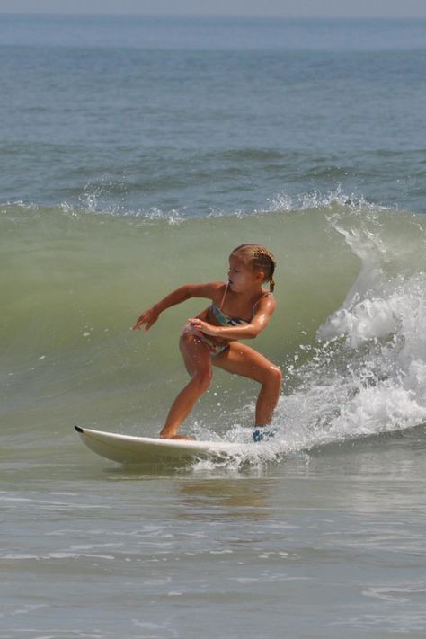 Surfer Auburn Hilley Kids Surfing, Kid Aesthetic, Surfer Kids, Surfer Baby, Surfing Aesthetic, Female Surfers, Hawaii Life, Surf Life, Island Girl